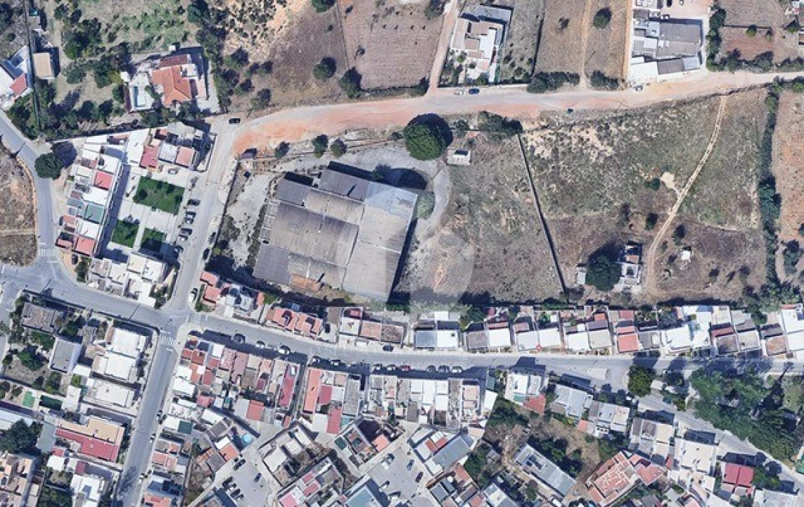 Terreno para Venda em Quelfes Foto 2