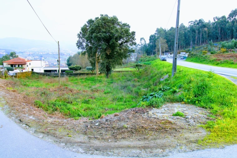 Terreno para Venda em Arcozelo Foto 2