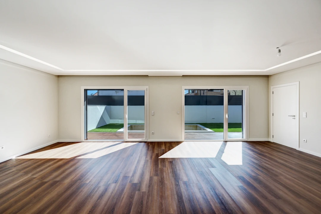 Moradia T4 para Venda em Pontinha e Famões Foto 19