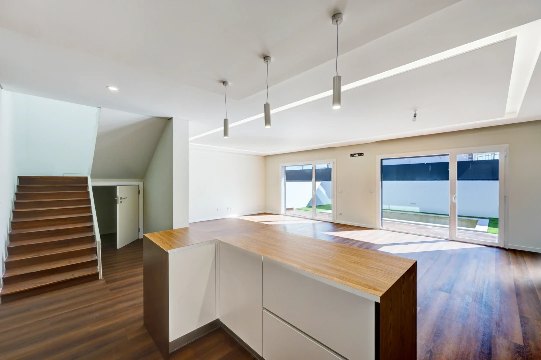 Moradia T4 para Venda em Pontinha e Famões Foto 18