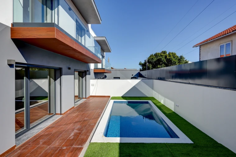 Moradia T4 para Venda em Pontinha e Famões Foto 7