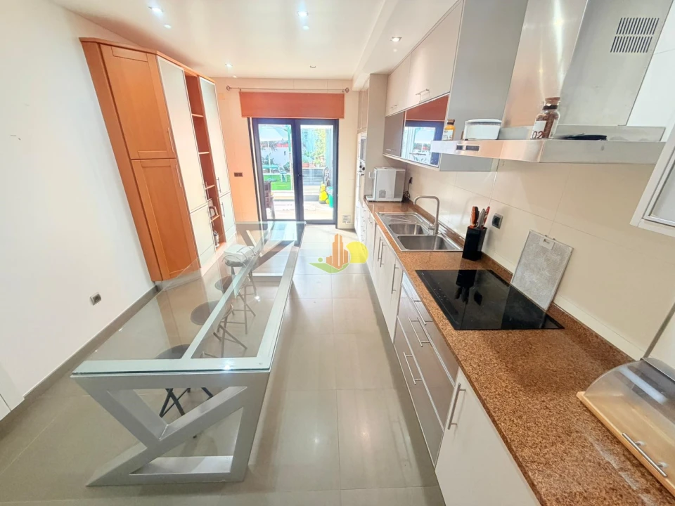 Moradia T6 para Venda em Tavarede Foto 14