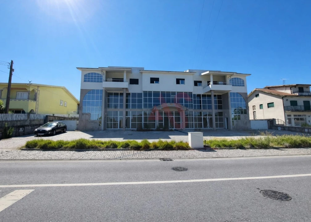 Loja para Venda em Carvalhosa Foto 1