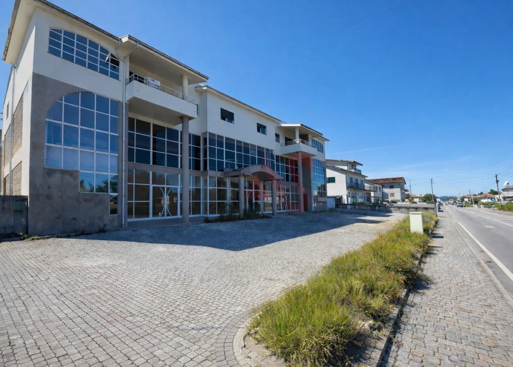 Loja para Venda em Carvalhosa Foto 3