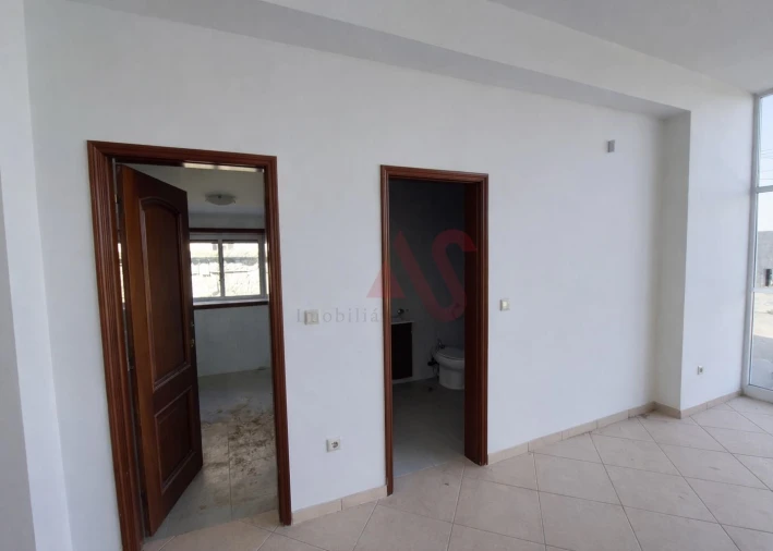 Loja para Venda em Carvalhosa Foto 6