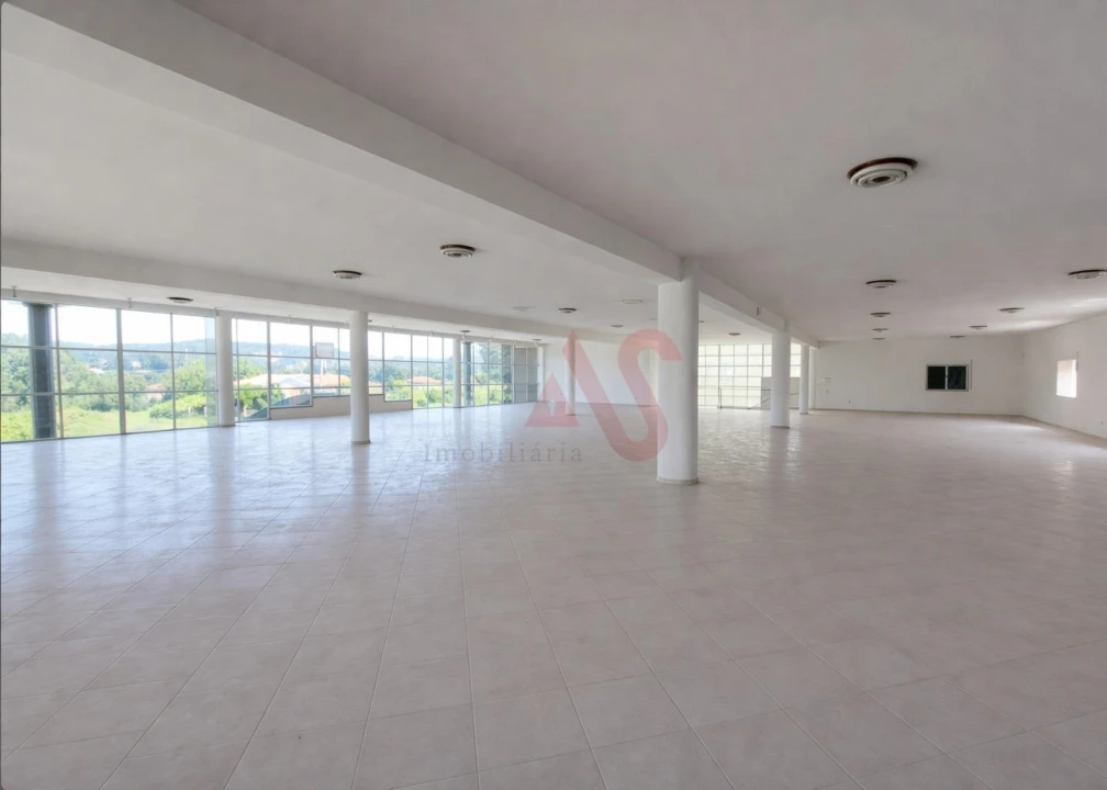 Loja para Venda em Carvalhosa Foto 11