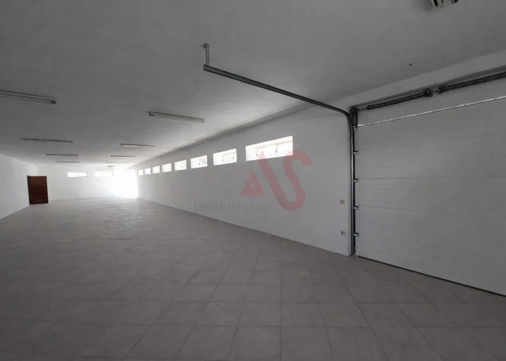 Loja para Venda em Carvalhosa Foto 10