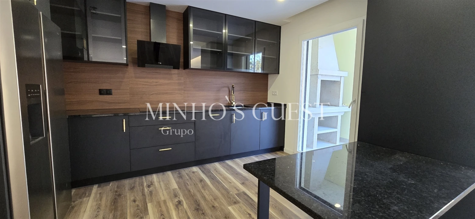 Moradia T3 para Venda em Espinho Foto 10