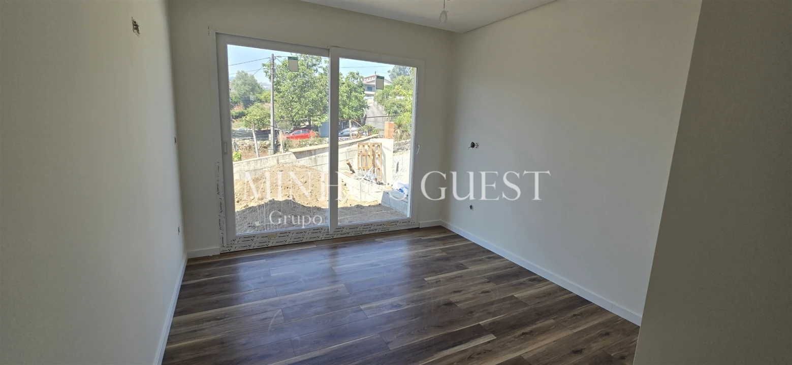 Moradia T3 para Venda em Espinho Foto 24