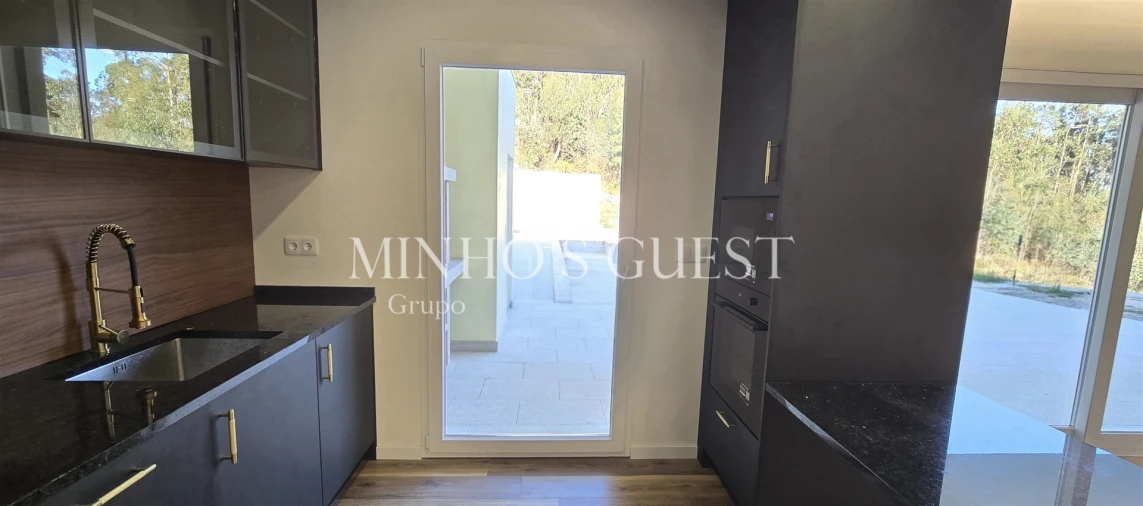 Moradia T3 para Venda em Espinho Foto 12