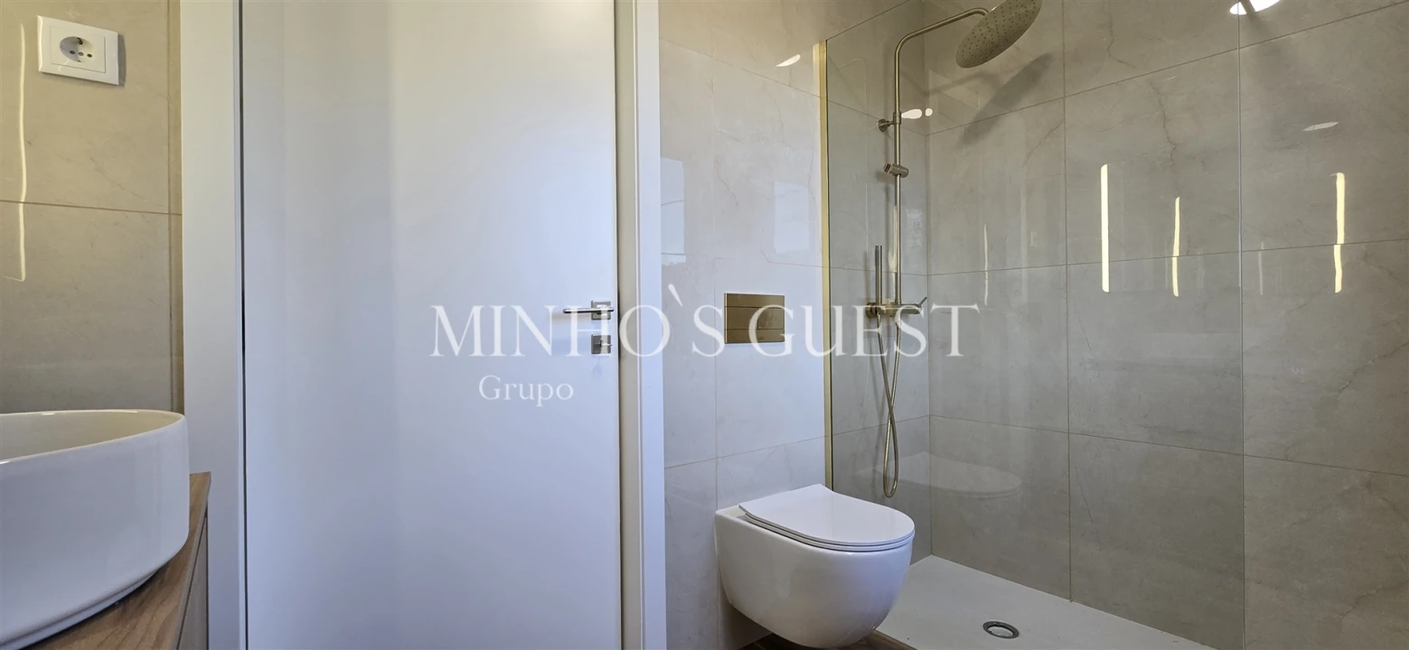 Moradia T3 para Venda em Espinho Foto 27