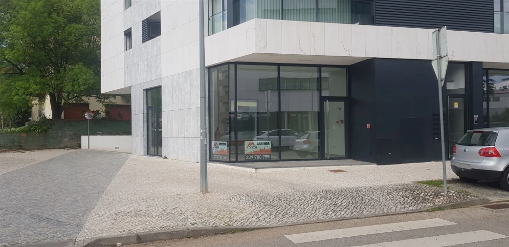 Loja para Arrendamento em Santo Antonio dos Olivais