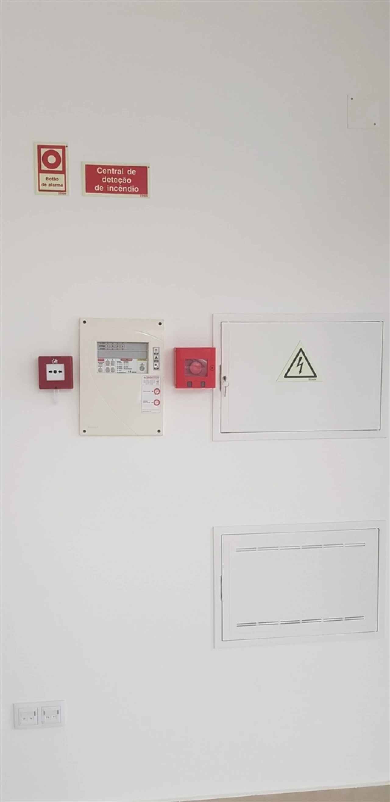 Loja para Arrendamento em Santo Antonio dos Olivais Foto 9