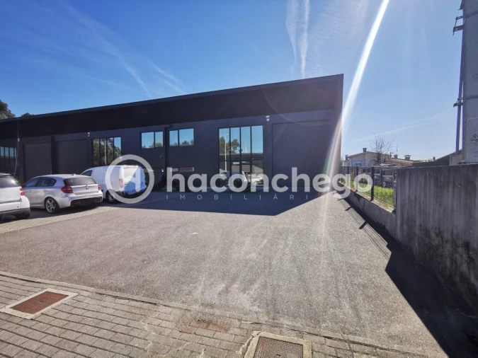 Armazém para Arrendamento em Roriz