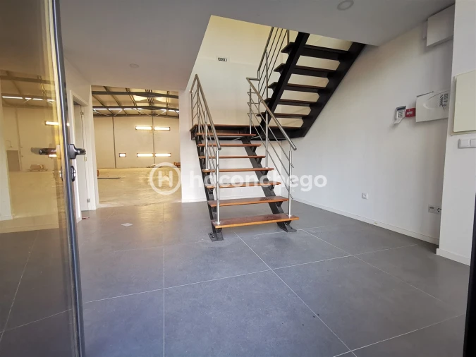 Armazém para Arrendamento em Roriz Foto 4