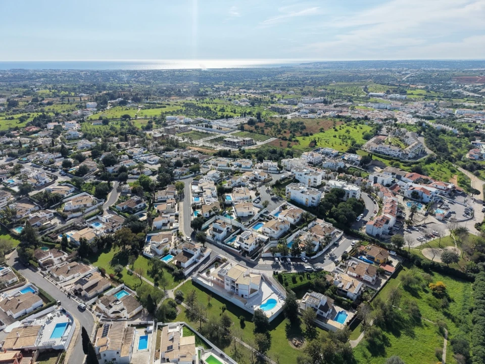 Moradia T4 para Venda em Albufeira e Olhos de Água Foto 3