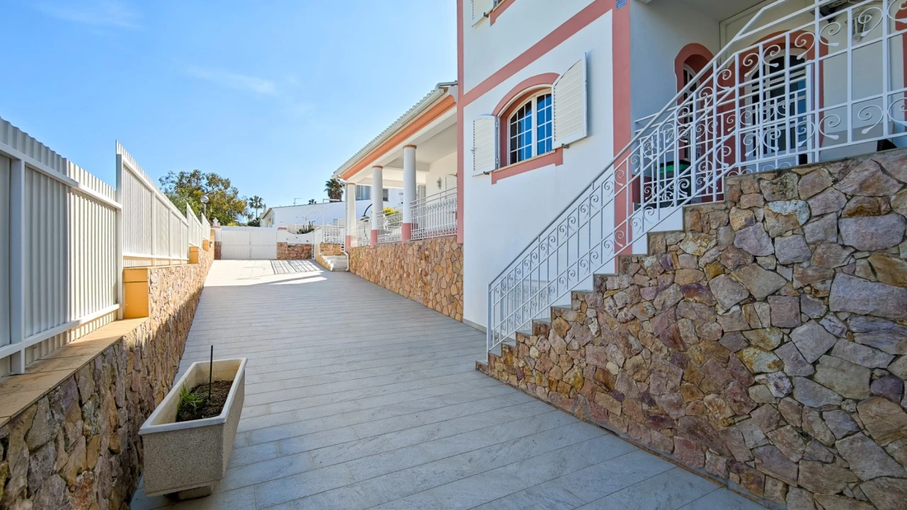 Moradia T4 para Venda em Albufeira e Olhos de Água Foto 9