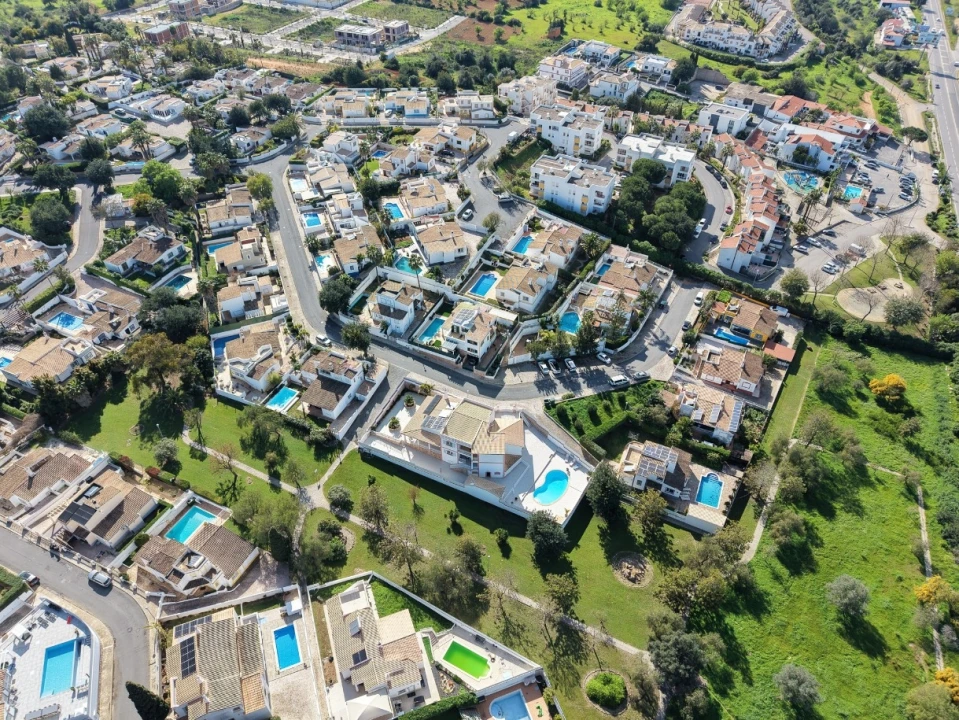 Moradia T4 para Venda em Albufeira e Olhos de Água Foto 74