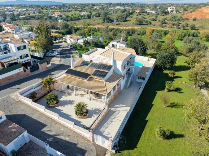 Moradia T4 para Venda em Albufeira e Olhos de Água