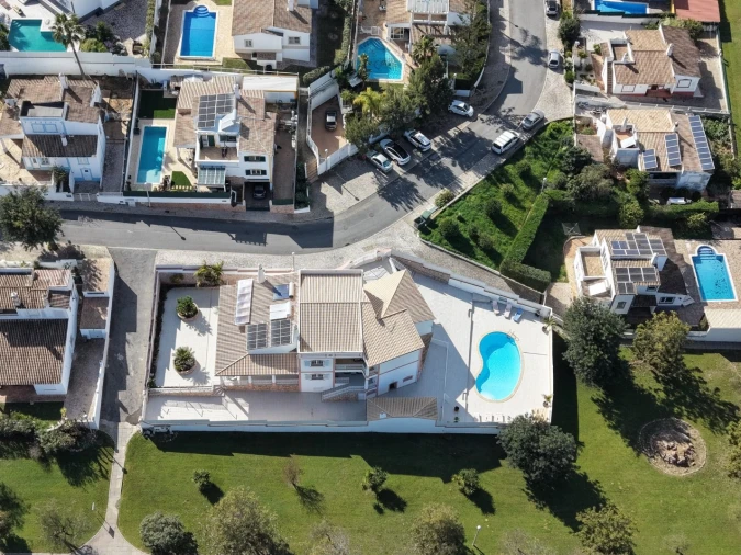 Moradia T4 para Venda em Albufeira e Olhos de Água Foto 2