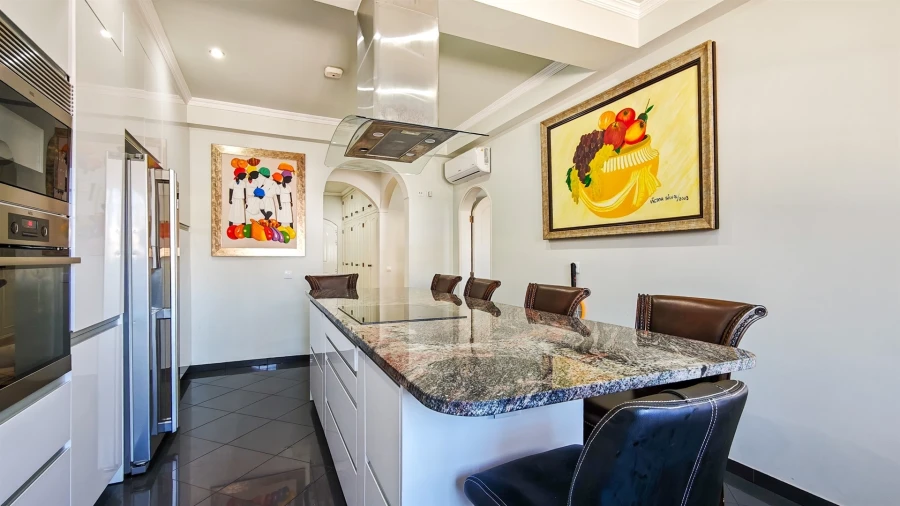 Moradia T4 para Venda em Albufeira e Olhos de Água Foto 24