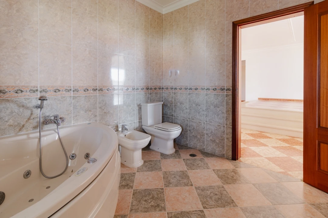 Moradia T5 para Venda em Meirinhas Foto 15