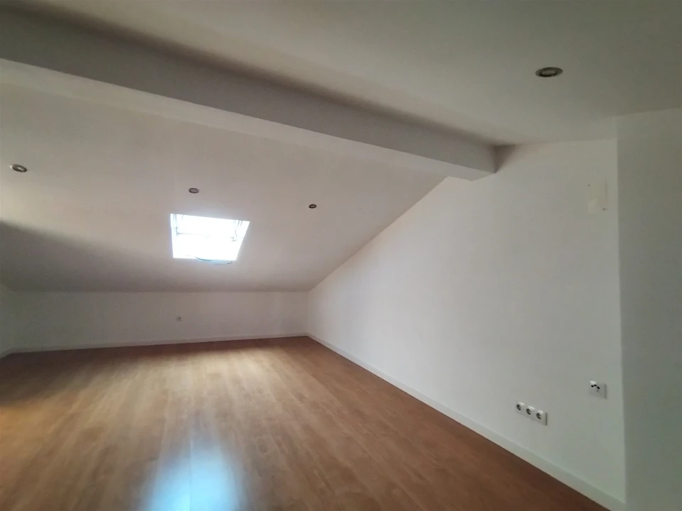 Moradia T5 para Venda em Meirinhas Foto 26