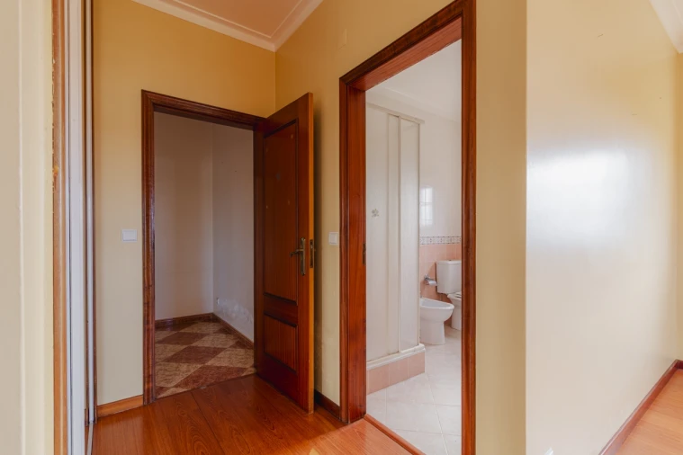 Moradia T5 para Venda em Meirinhas Foto 29