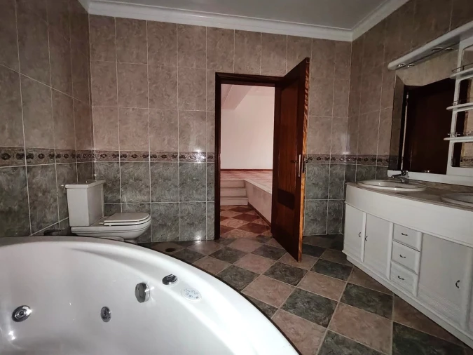 Moradia T5 para Venda em Meirinhas Foto 13