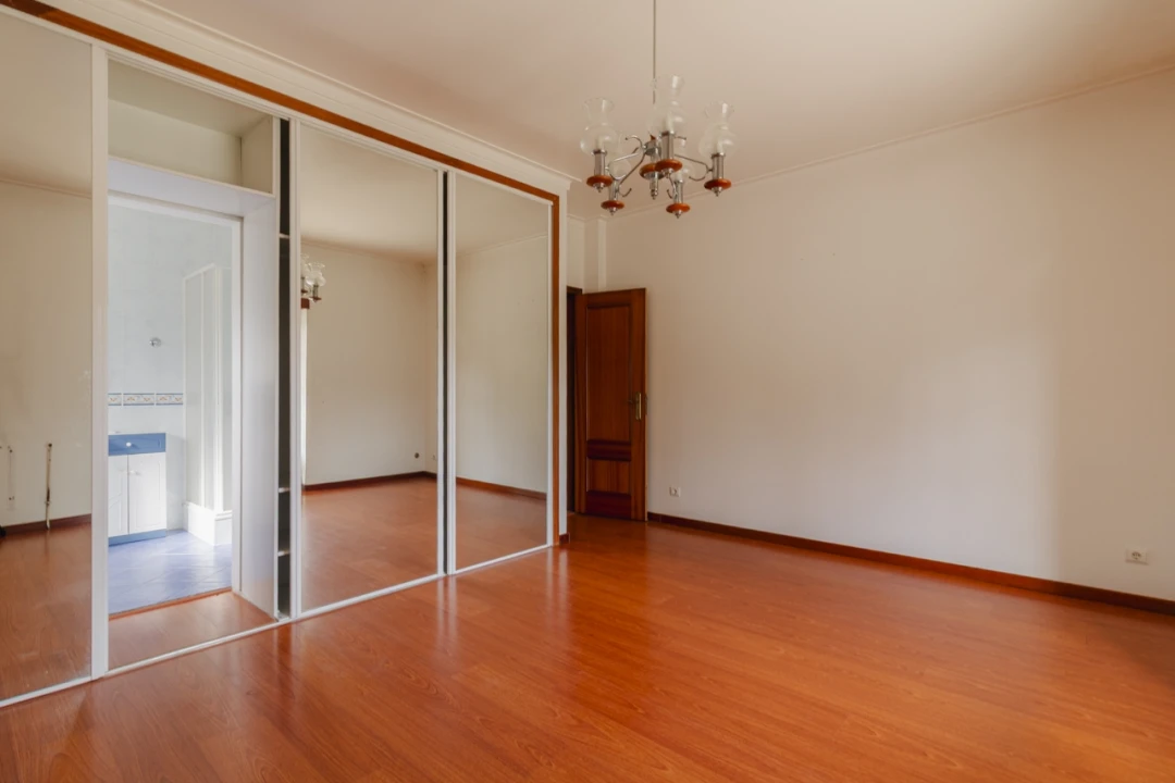 Moradia T5 para Venda em Meirinhas Foto 25