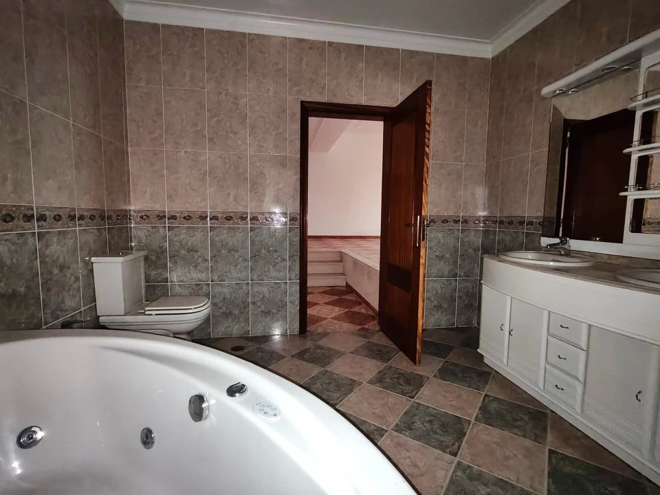 Moradia T5 para Venda em Meirinhas Foto 13