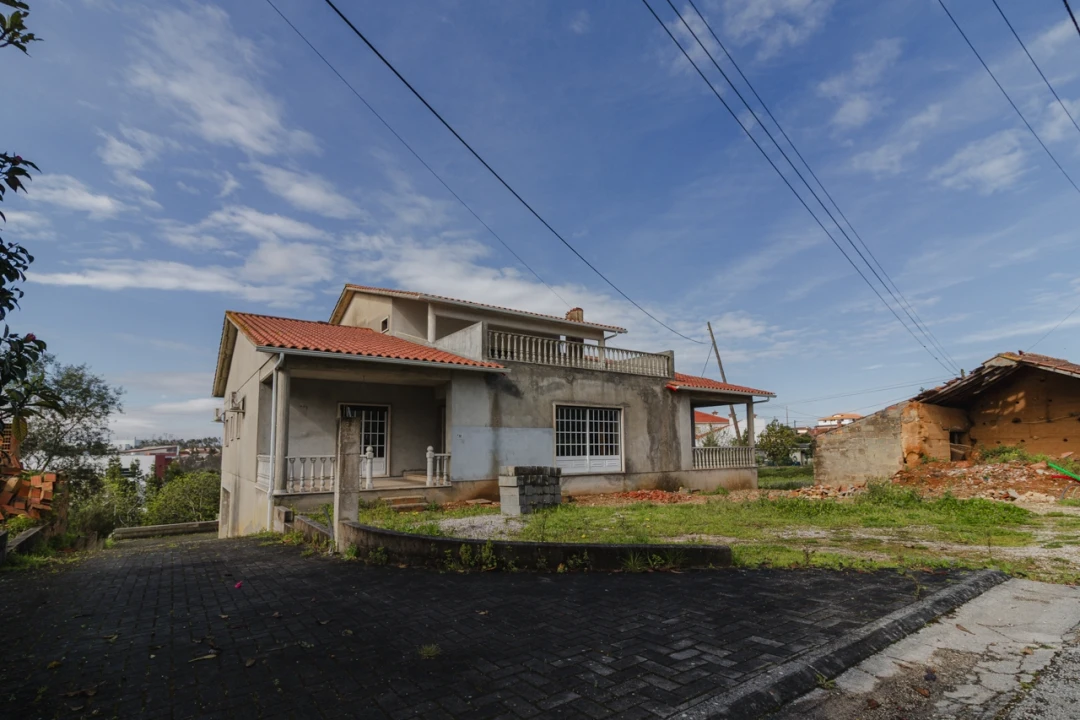 Moradia T5 para Venda em Meirinhas Foto 57