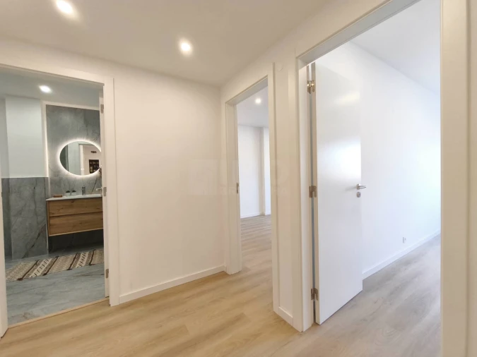 Apartamento T1 para Venda em Santa Clara e Castelo Viegas Foto 3