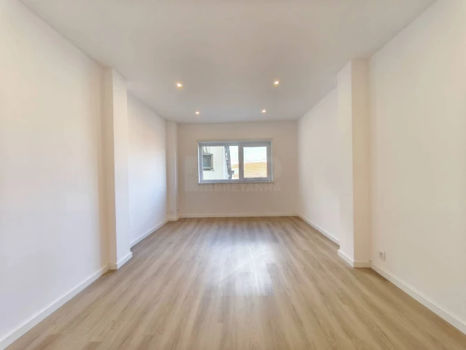 Apartamento T1 para Venda em Santa Clara e Castelo Viegas Foto 4