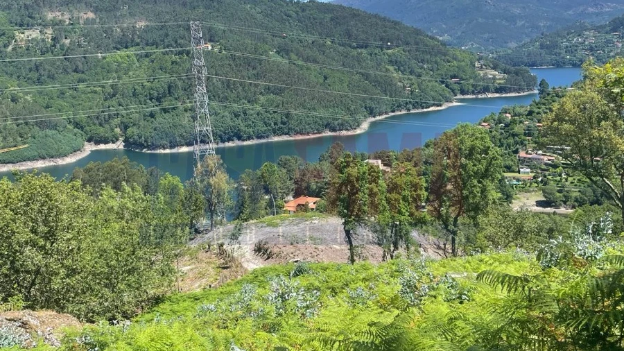 Terreno para Venda em Caniçada e Soengas