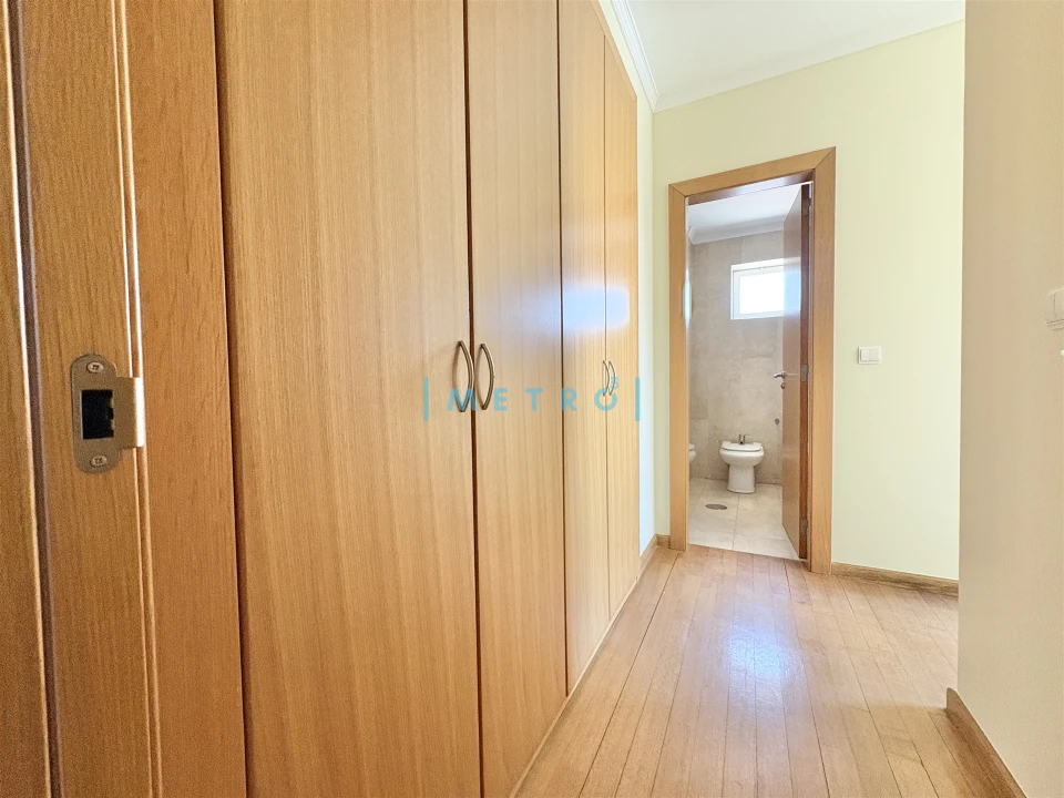 Apartamento T2 para Arrendamento em Lordelo do Ouro e Massarelos Foto 13