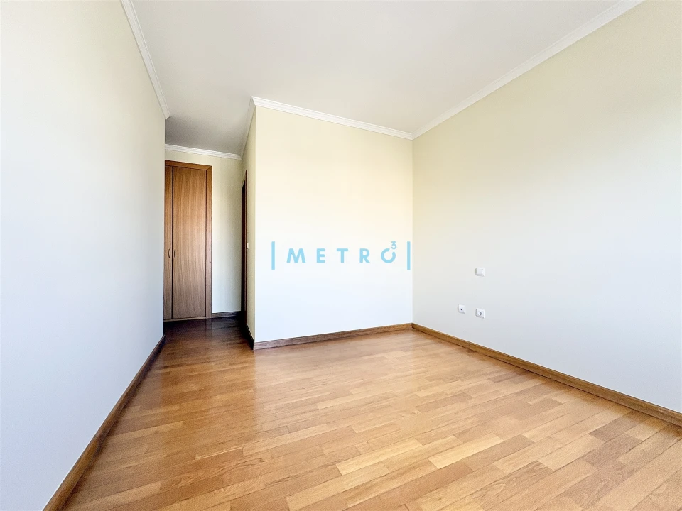 Apartamento T2 para Arrendamento em Lordelo do Ouro e Massarelos Foto 11