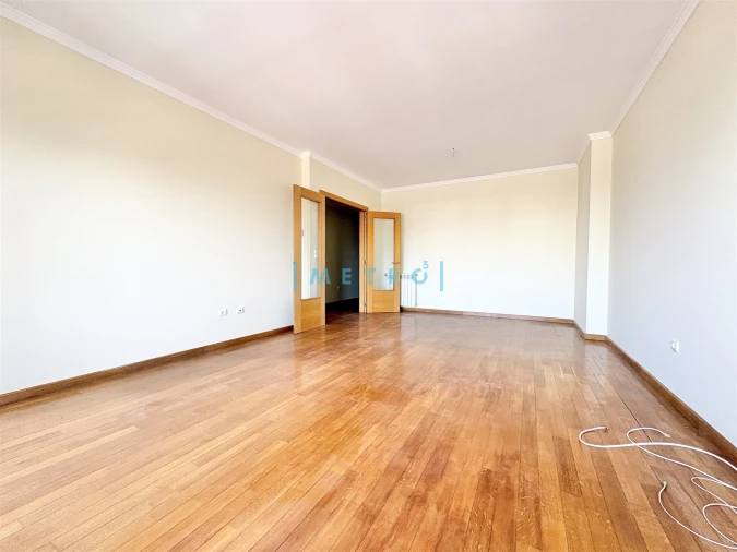 Apartamento T2 para Arrendamento em Lordelo do Ouro e Massarelos Foto 1