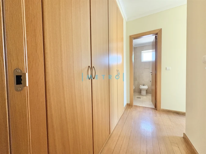 Apartamento T2 para Arrendamento em Lordelo do Ouro e Massarelos Foto 13