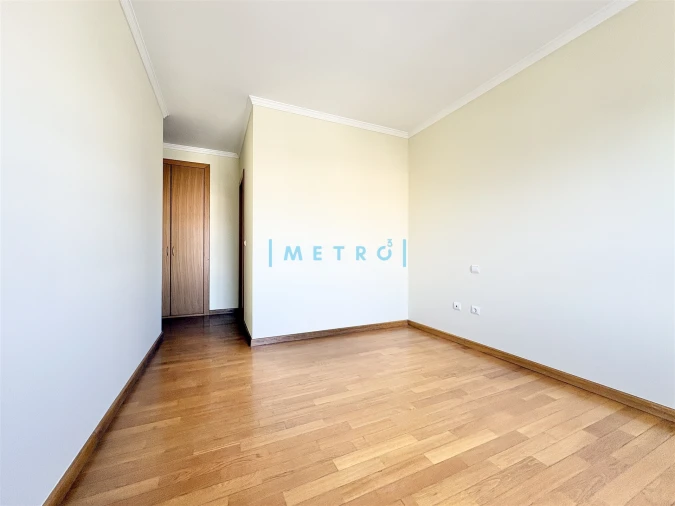 Apartamento T2 para Arrendamento em Lordelo do Ouro e Massarelos Foto 11