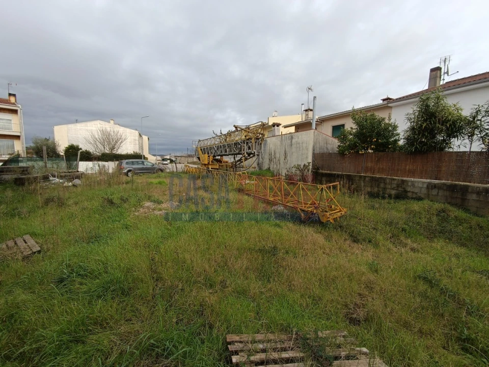 Terreno para Venda em Merelim (São Paio), Panoias e Parada de Tibães Foto 1