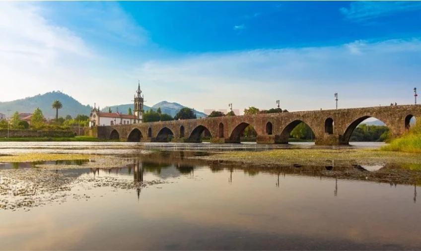 Terreno para Venda em Refoios do Lima Foto 4