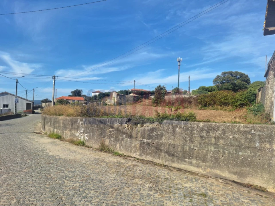 Terreno para Venda em Retorta e Tougues Foto 9