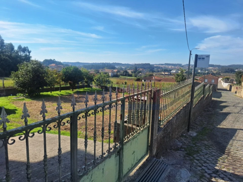 Terreno para Venda em Retorta e Tougues Foto 11