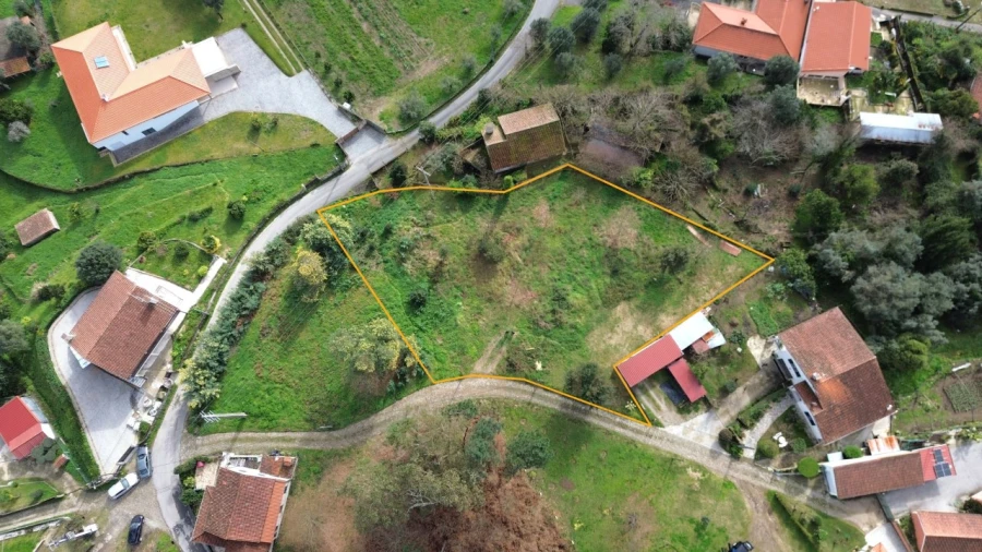 Terreno para Venda em Refoios do Lima Foto 2