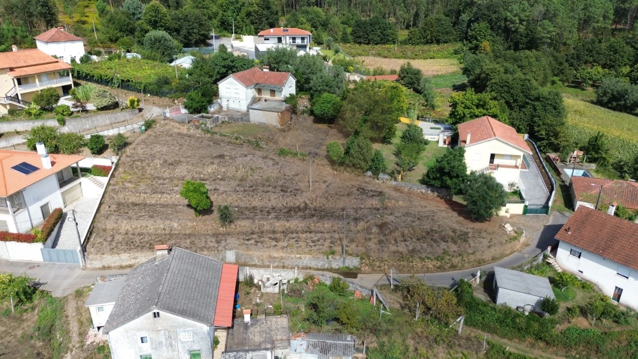Terreno para Venda em Rebordões (Santa Maria) Foto 9