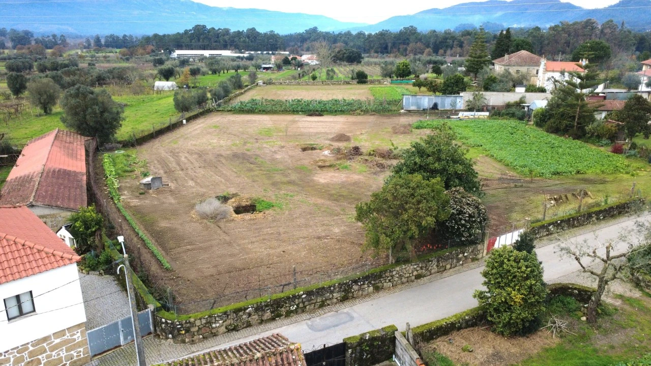 Terreno para Venda em Correlhã Foto 2