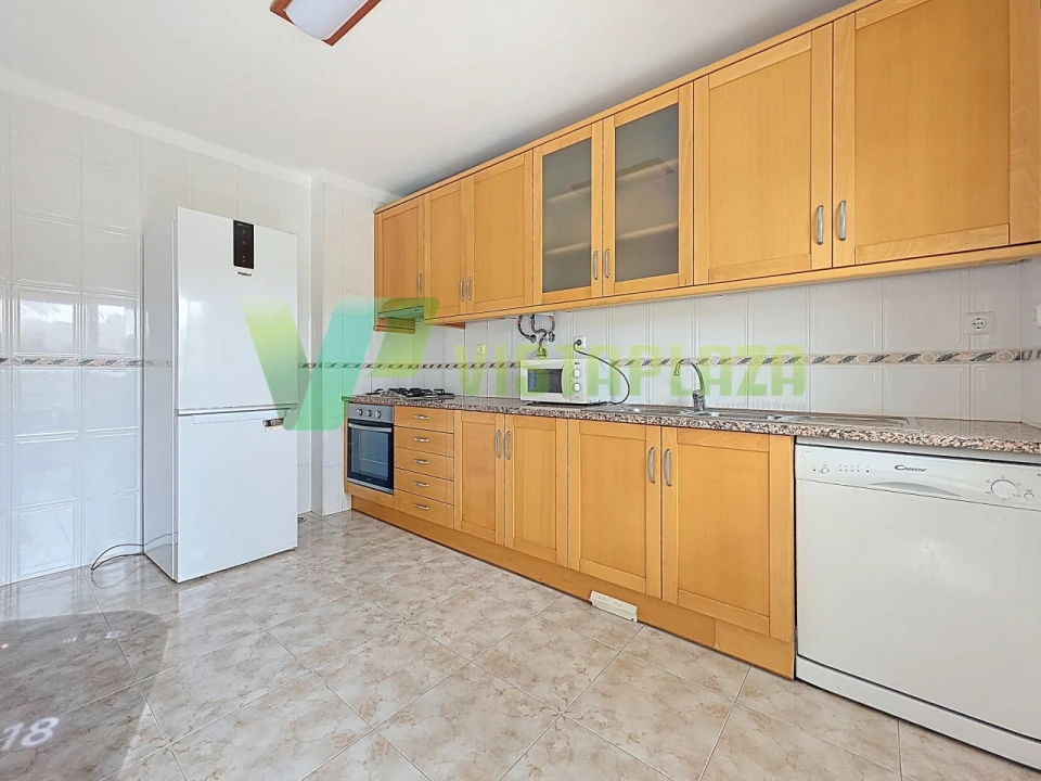 Apartamento T3 para Venda em Estômbar e Parchal Foto 22