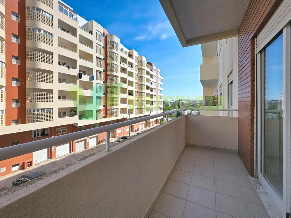 Apartamento T3 para Venda em Portimão Foto 6