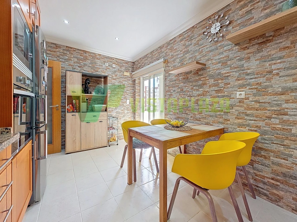 Apartamento T3 para Venda em Portimão Foto 5